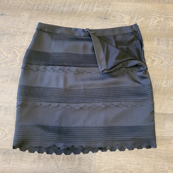 BANANA REPUBLIC | Scalloped Tiered Skirt | Sz. 4 - Picture 3 of 7